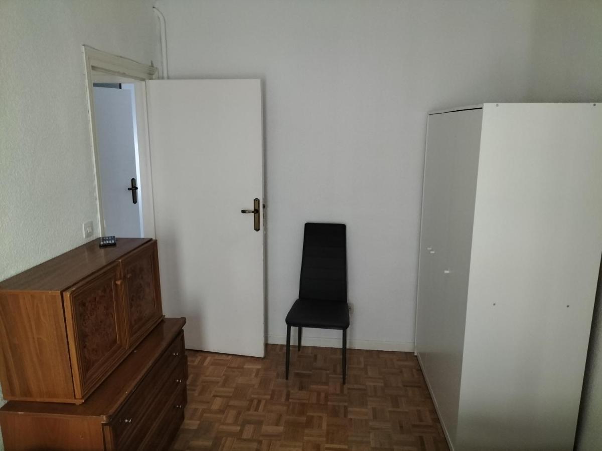Habitación en casa particular En Piso Con Bano Y Cocina Compartido Madrid