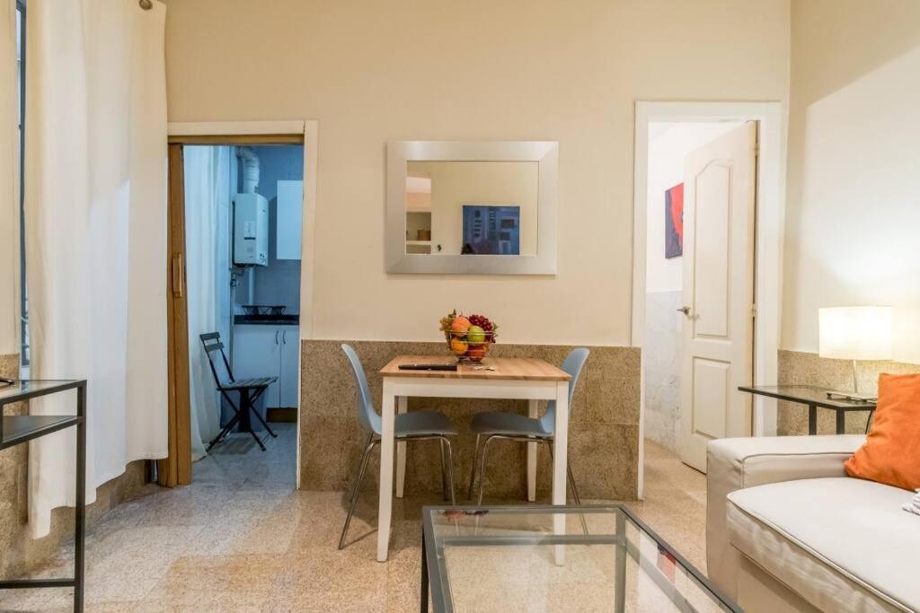 Cozy - 1 Bedroom *