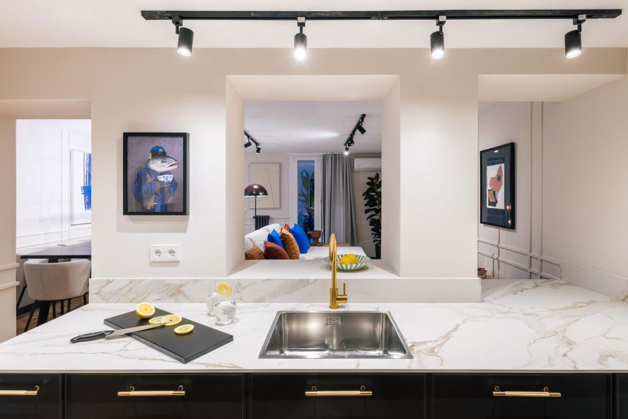 Stylish 4 +patio Luxury Gran Via Madri