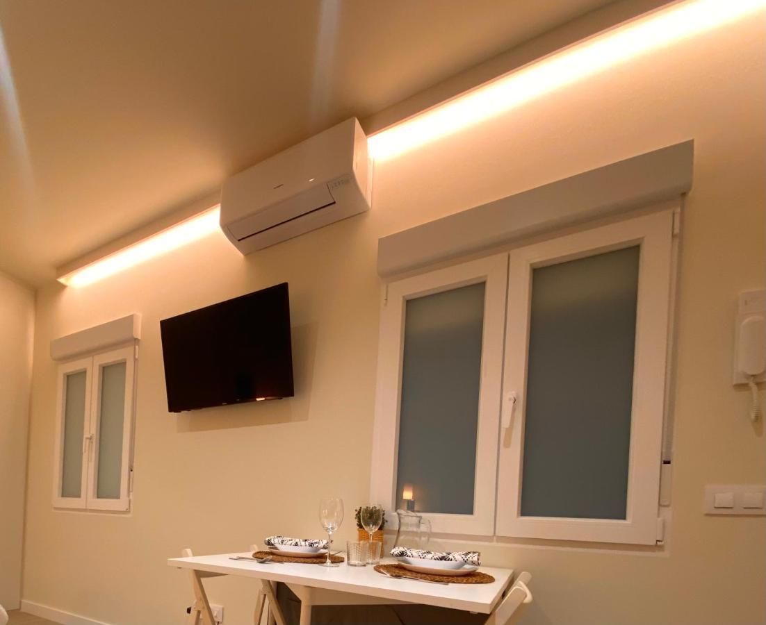 Junto Palacio Real Apartment Madrid