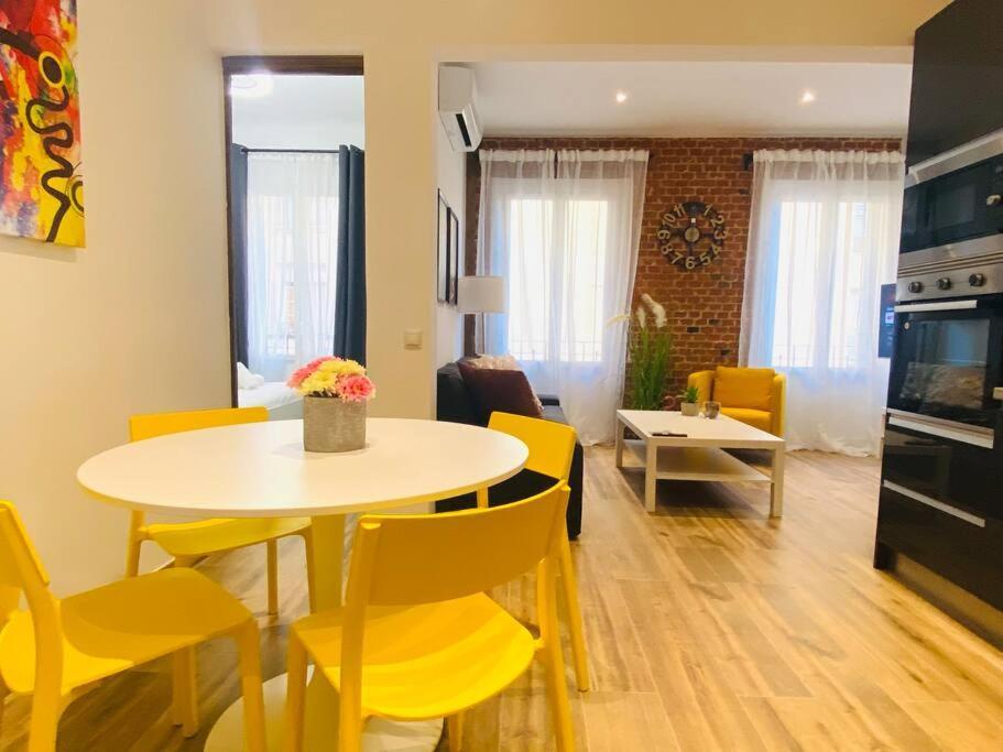 Style & Design Flat In The Center Of Apartment *