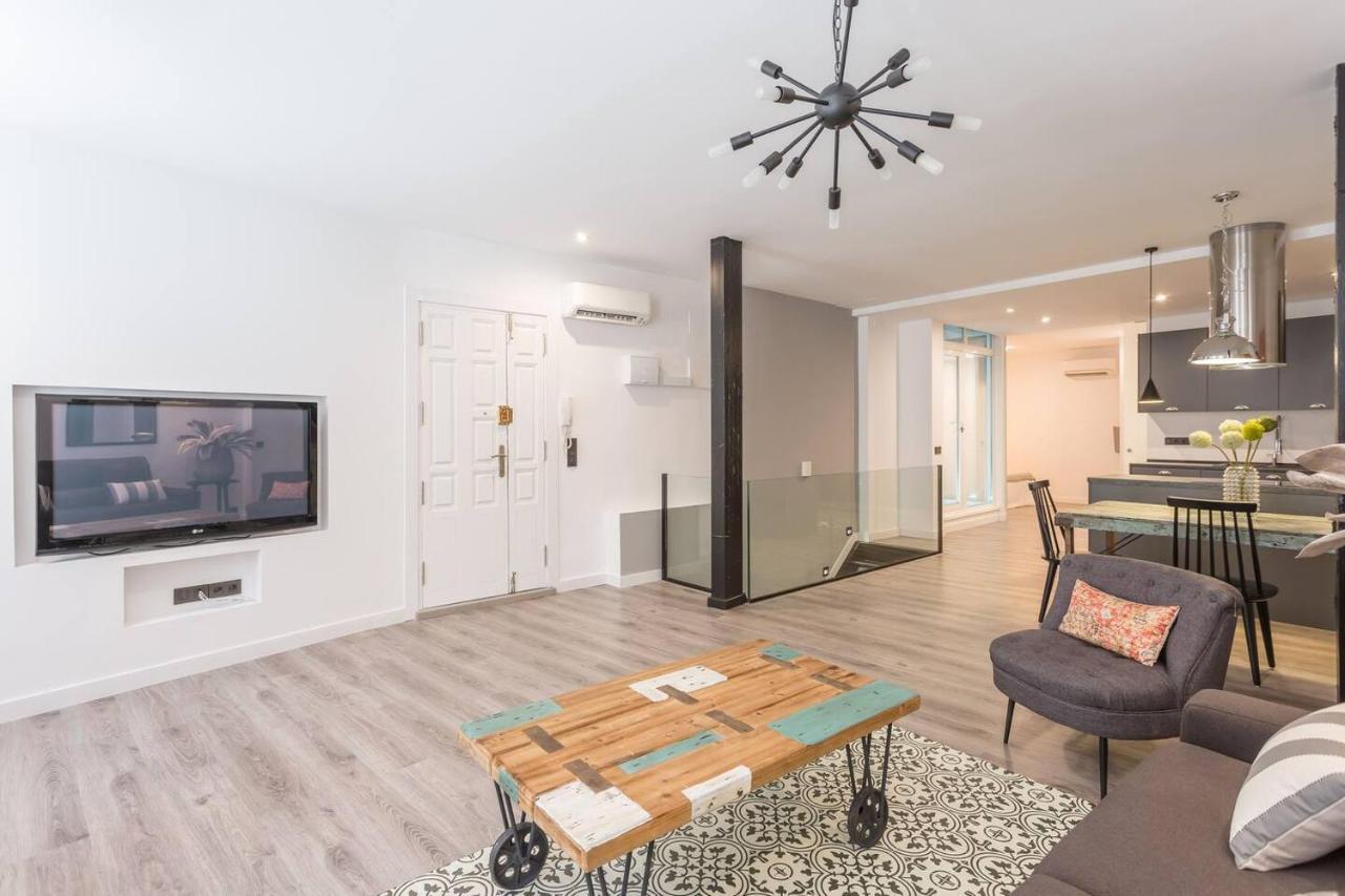 Apartamento Large And Vanguardist- 2bd 2bth- Letras *