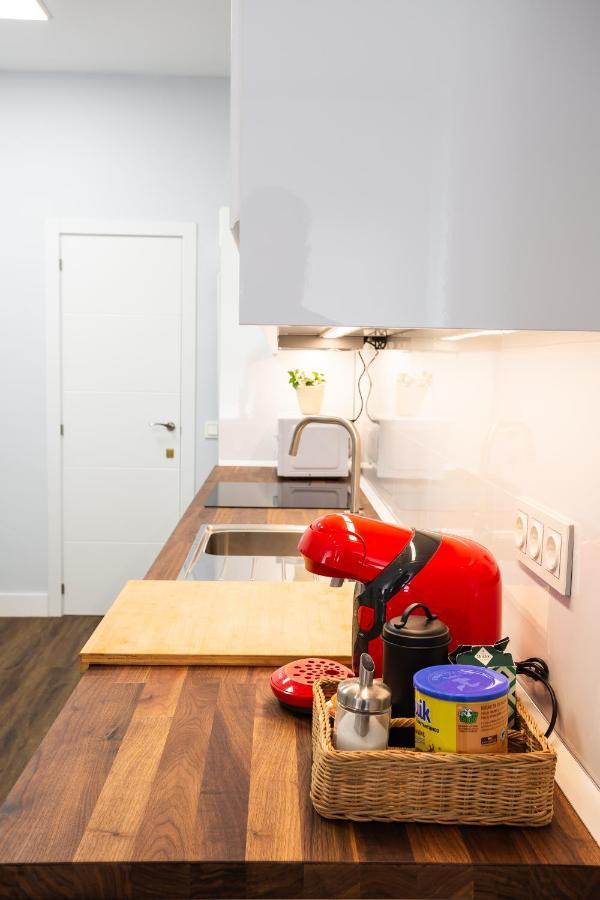 Nuevo! 2 Hab, Bano Doble, Garaje, Metro A 200m Apartamento *