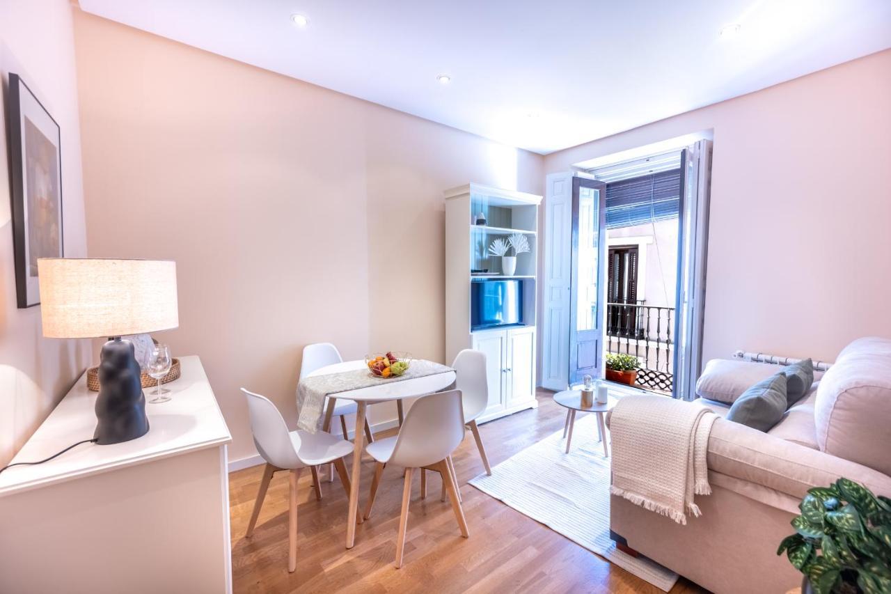 Apartment For Elegante Y Colonial Temporal En Malasana Mad28 Madrid