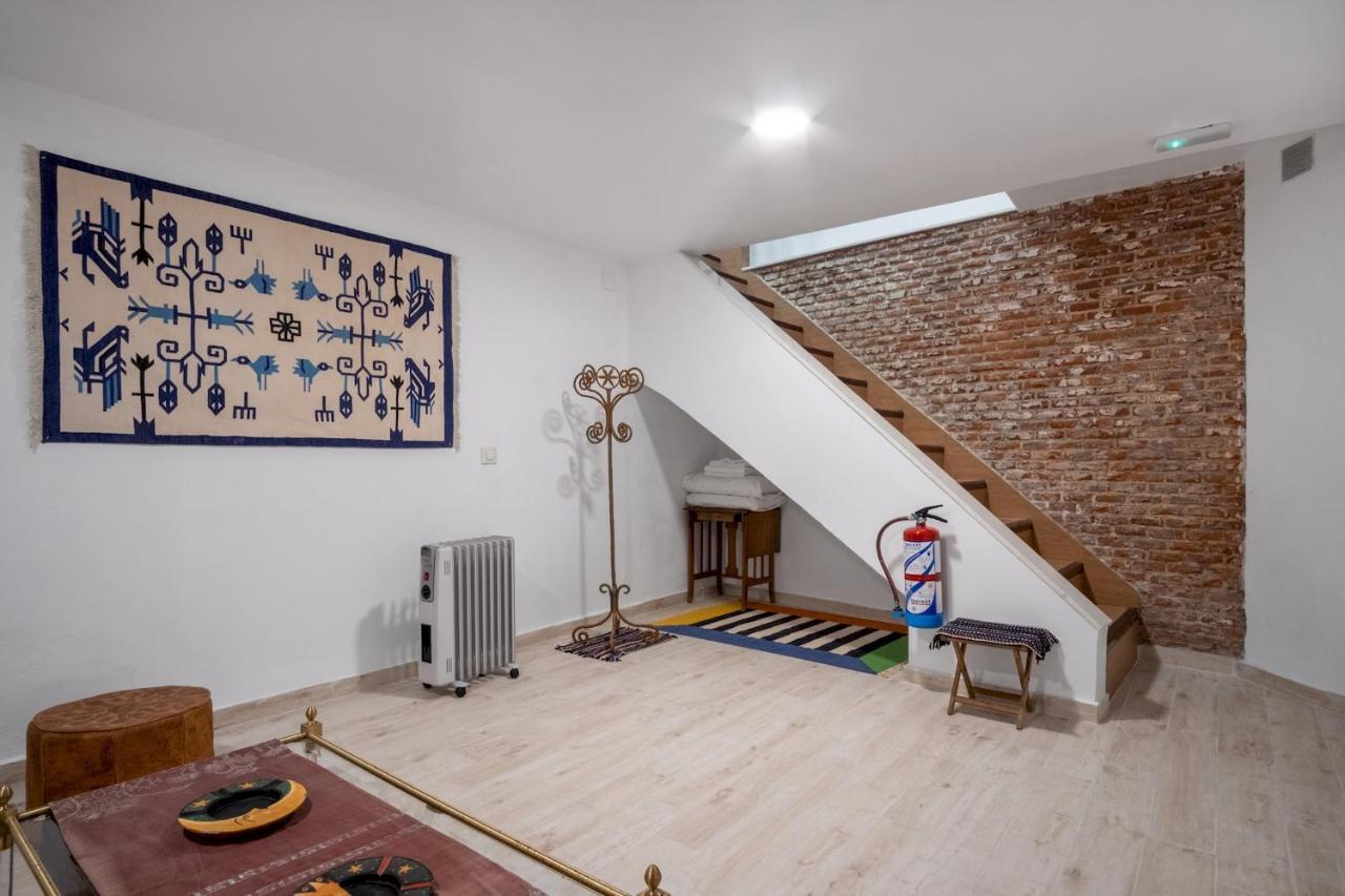 2 Bedrooms 1,5 Bathrooms Furnished - Malasana - Cozy & Vintage - Minty * Madrid