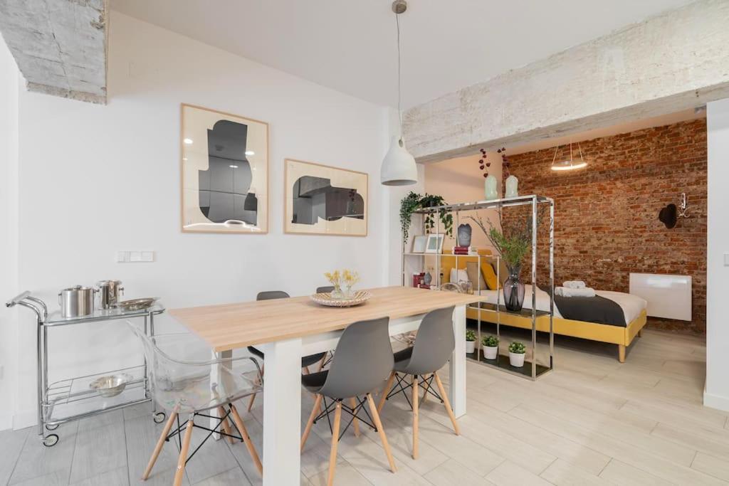 Family Flat Near Pz Castilla-plat *