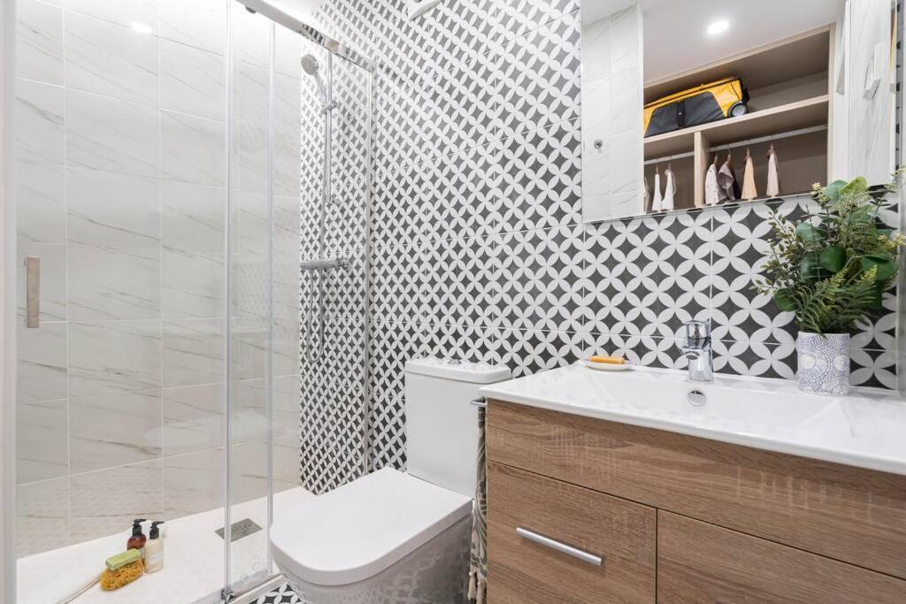 Apartment Family Flat Near Pz Castilla-plat