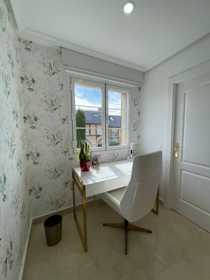 Moderna Casa De Lujo Con Jacuzzi En El Jardin * Madrid