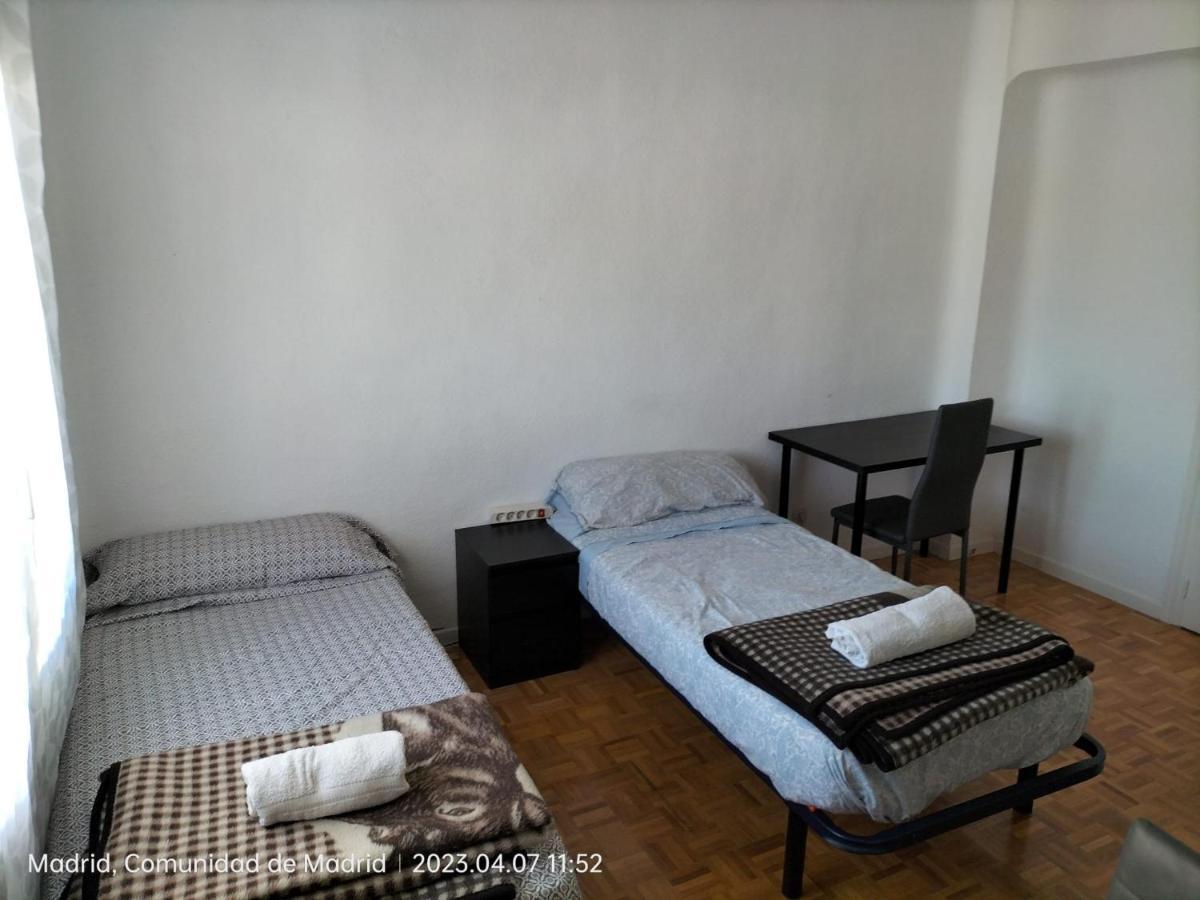 En Piso Con Bano Y Cocina Compartido Habitación en casa particular Madrid