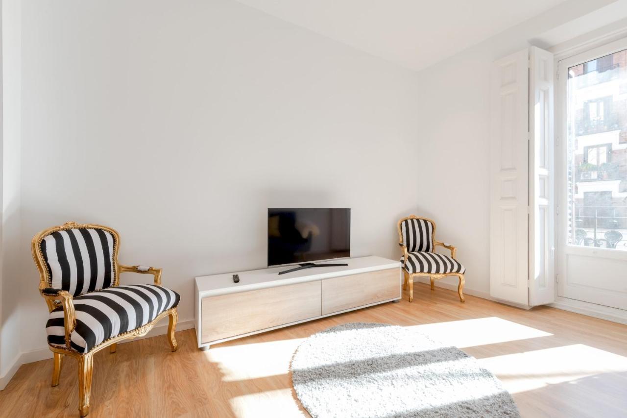 3 Bedrooms 2 Bathrooms Furnished - La Latina - Bright & Spacious - Mintystay Madrid