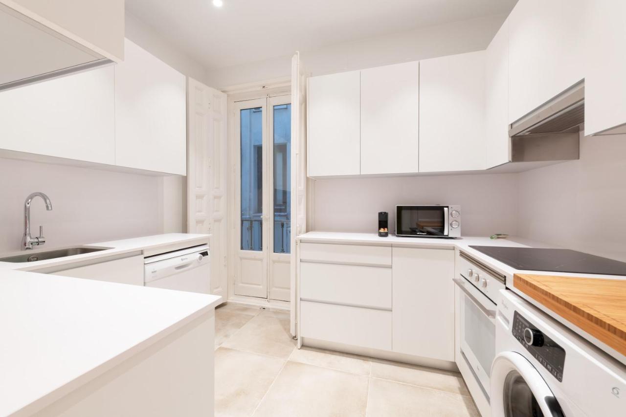 3 Bedrooms 2 Bathrooms Furnished - La Latina - Bright & Spacious - Mintystay
