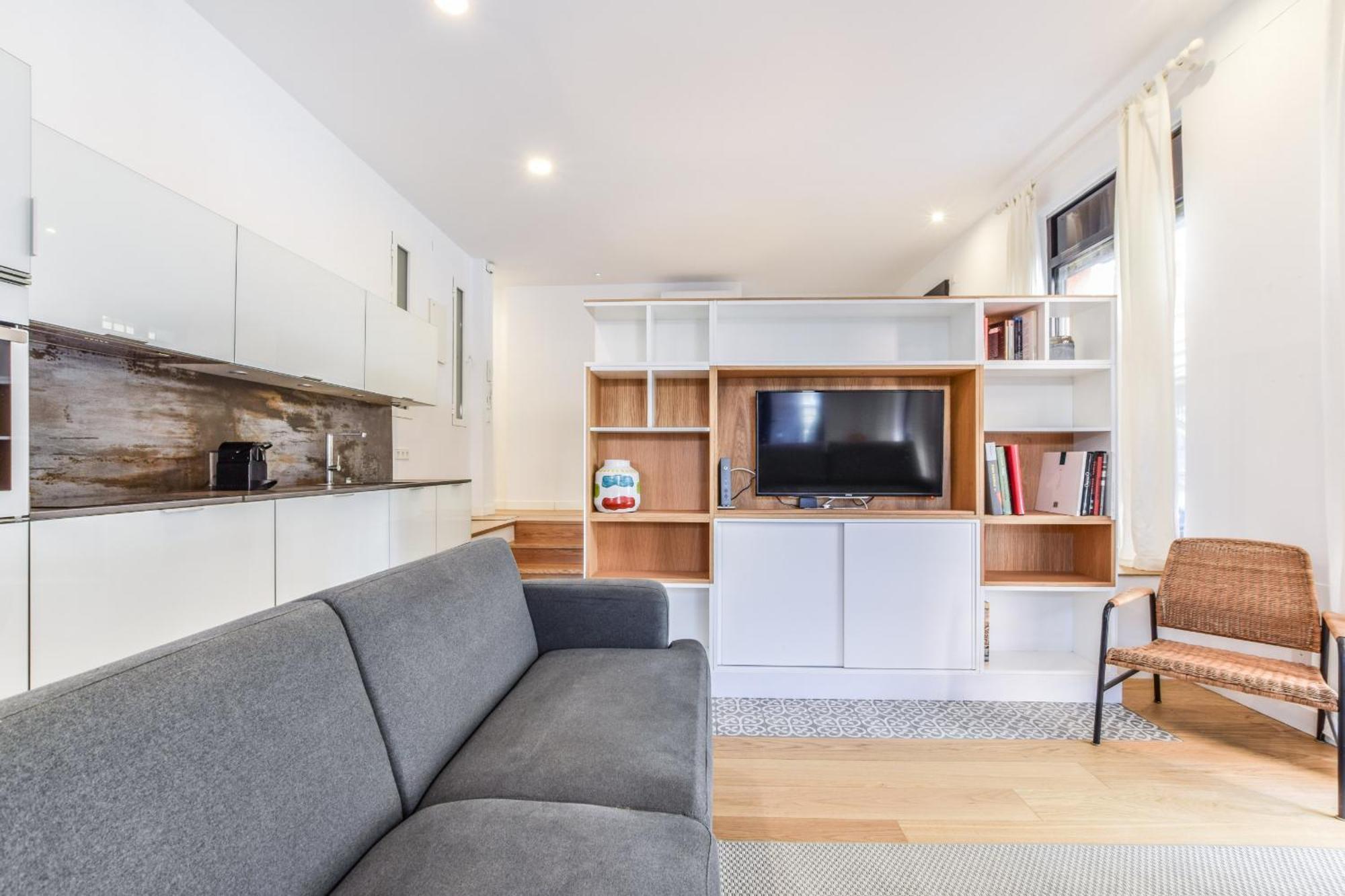 Loft Reformado En La Plaza De Ventas * Madri