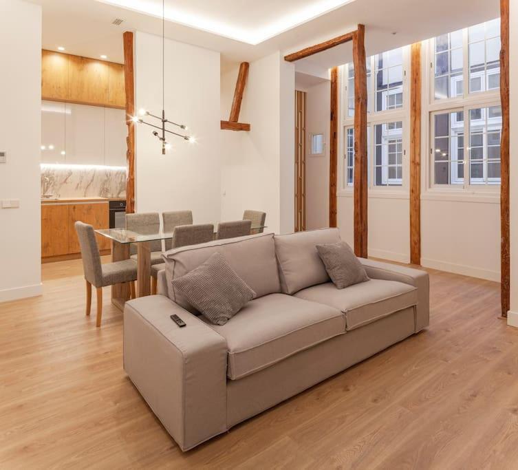 Centro Iii Calle Carrera De San Jeronimo 3br 3bh Apartment Madrid
