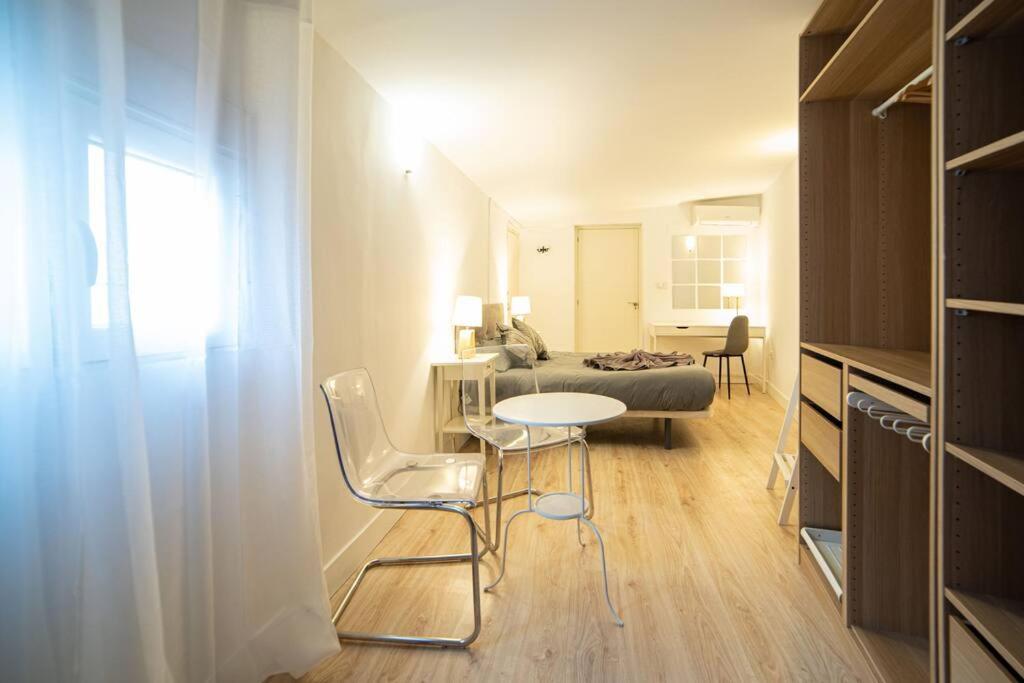 Cozy Plaza Espana I Renovated 3br 2bh *