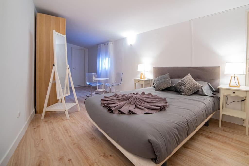 Cozy Plaza Espana I Renovated 3br 2bh *