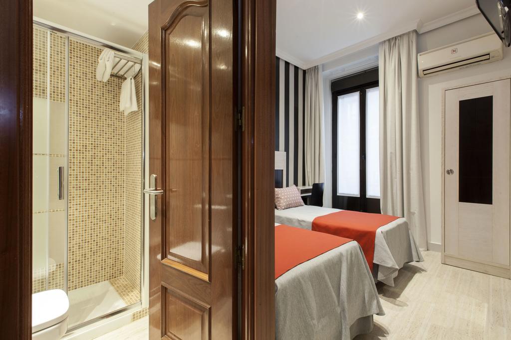 Castilla I Atocha Guest house 2*