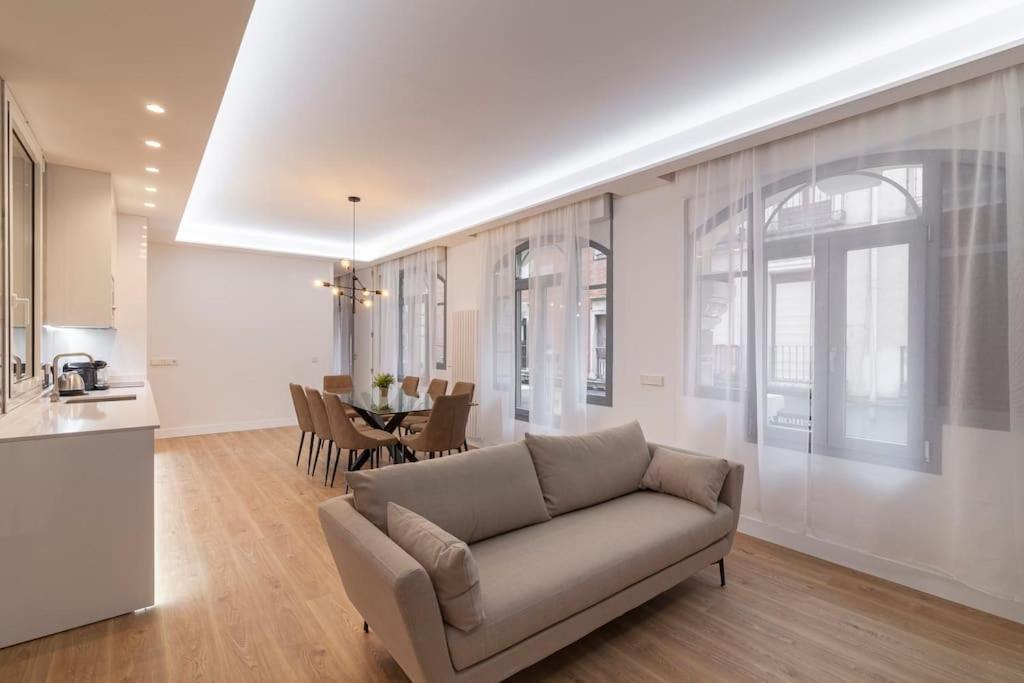 Centro Vi Calle De La Paz 4br 4bh Apartment Madrid
