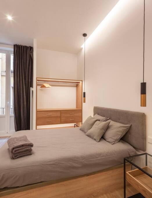 Centro Iii Calle Carrera De San Jeronimo 3br 3bh Apartment Madrid