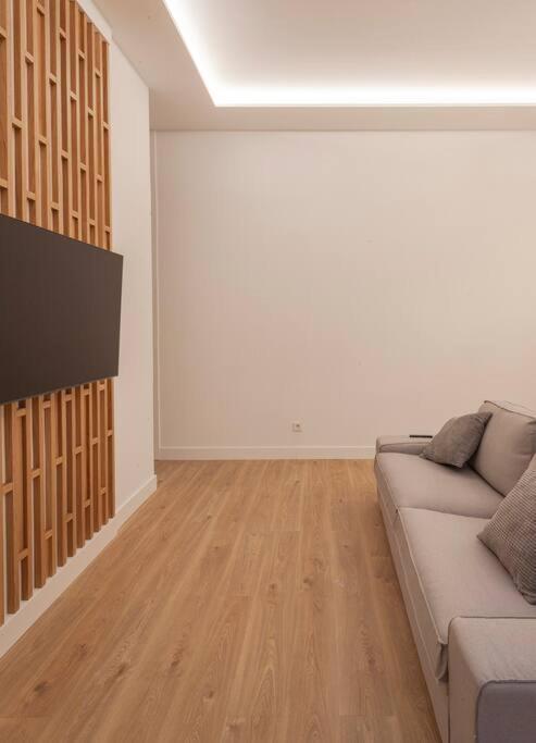 Apartment Centro Iii Calle Carrera De San Jeronimo 3br 3bh *