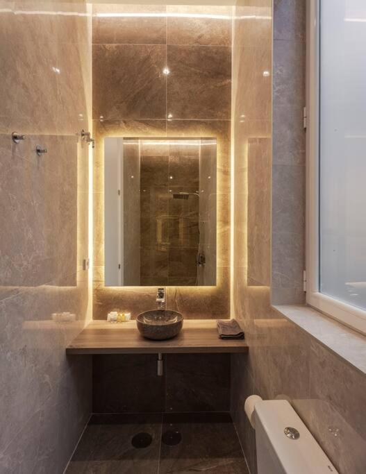 Apartment Centro Iii Calle Carrera De San Jeronimo 3br 3bh