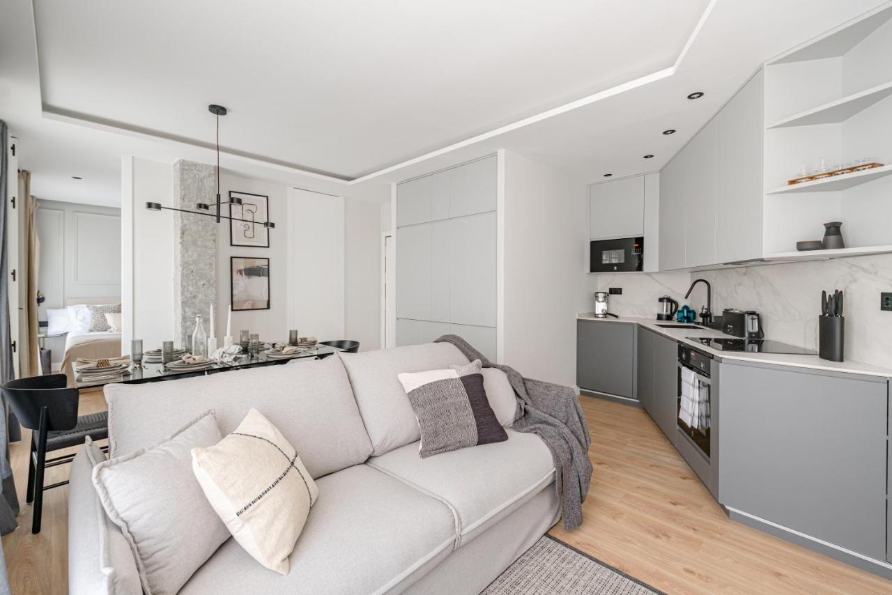 Gran Via Vii 2br 2bh Apartment Madrid
