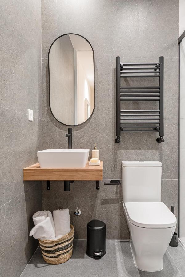 Apartment Chamberi V Calle Hartzenbusch 2br 2bh Madrid