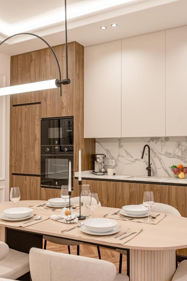 Apartment Chamberi V Calle Hartzenbusch 2br 2bh Madrid