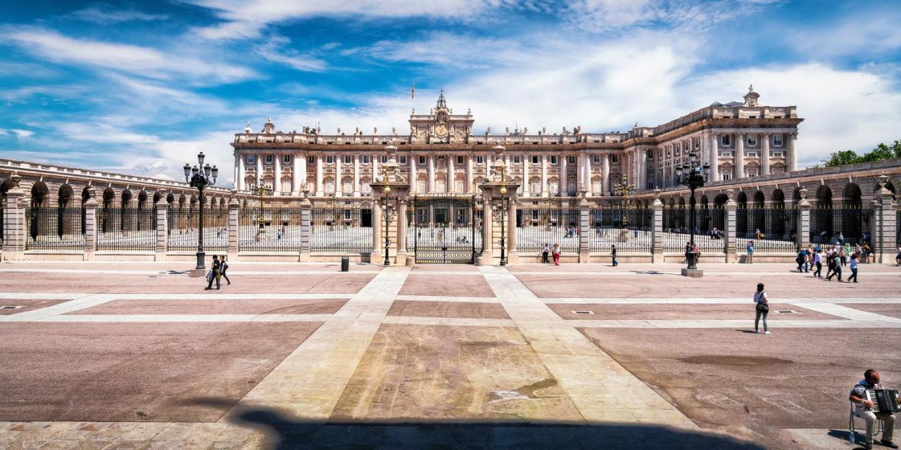 Puerta Del Sol Carretas & *