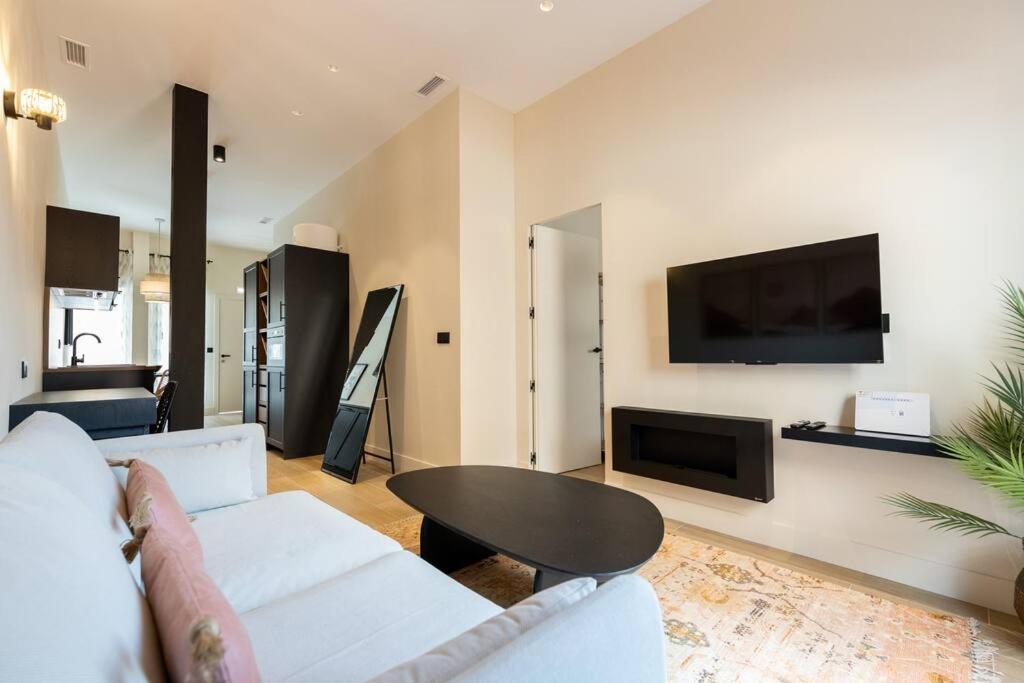 Amplio Y Comodo Cerca Plaza Castilla Apartment