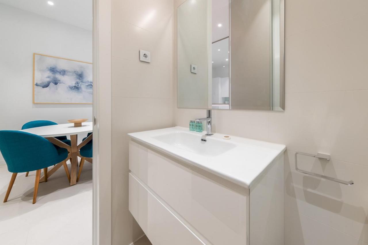 2 Bedrooms 2 Bathrooms Furnished - Delicias - Modern- Mintystay *