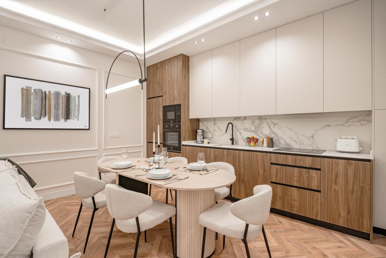 Apartment Chamberi V Calle Hartzenbusch 2br 2bh Madrid