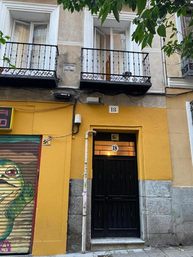 Al Lado Gran Via, Malasana Capsule hotel *