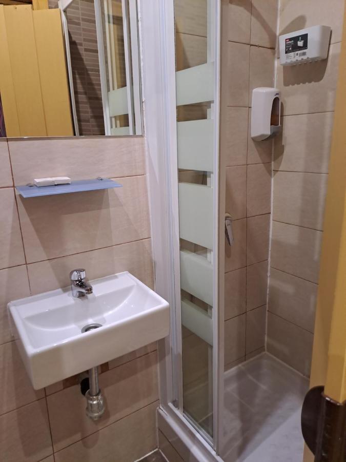 Abel Victoriano Guest house Madrid