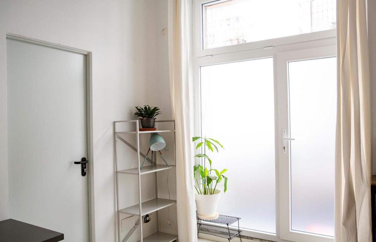 Mezzanine Yellow Apartment *
