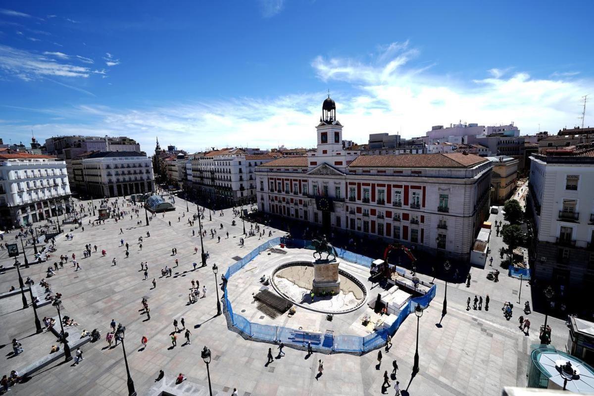 Puerta Del Sol Carretas & * Madrid