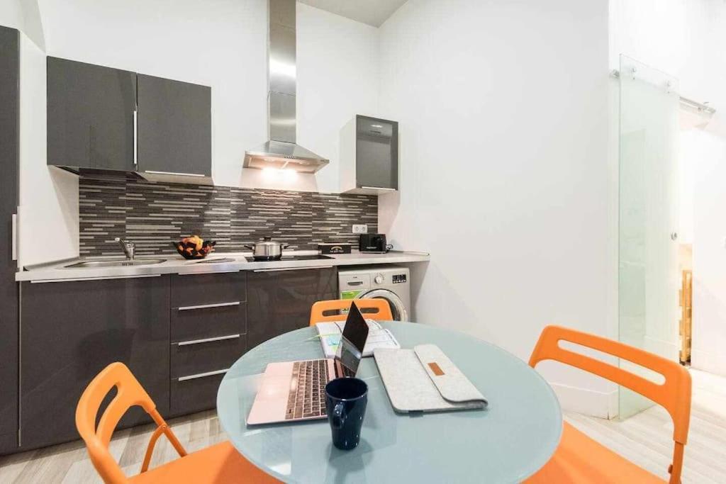 Calle Huertas Galeria By Regalatemadrid Apartment