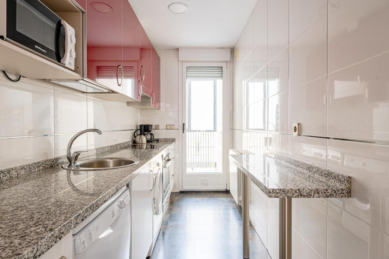 Spacious And Great With Swimming Pool In The Center Of By Sharingco. Apartamento Madri