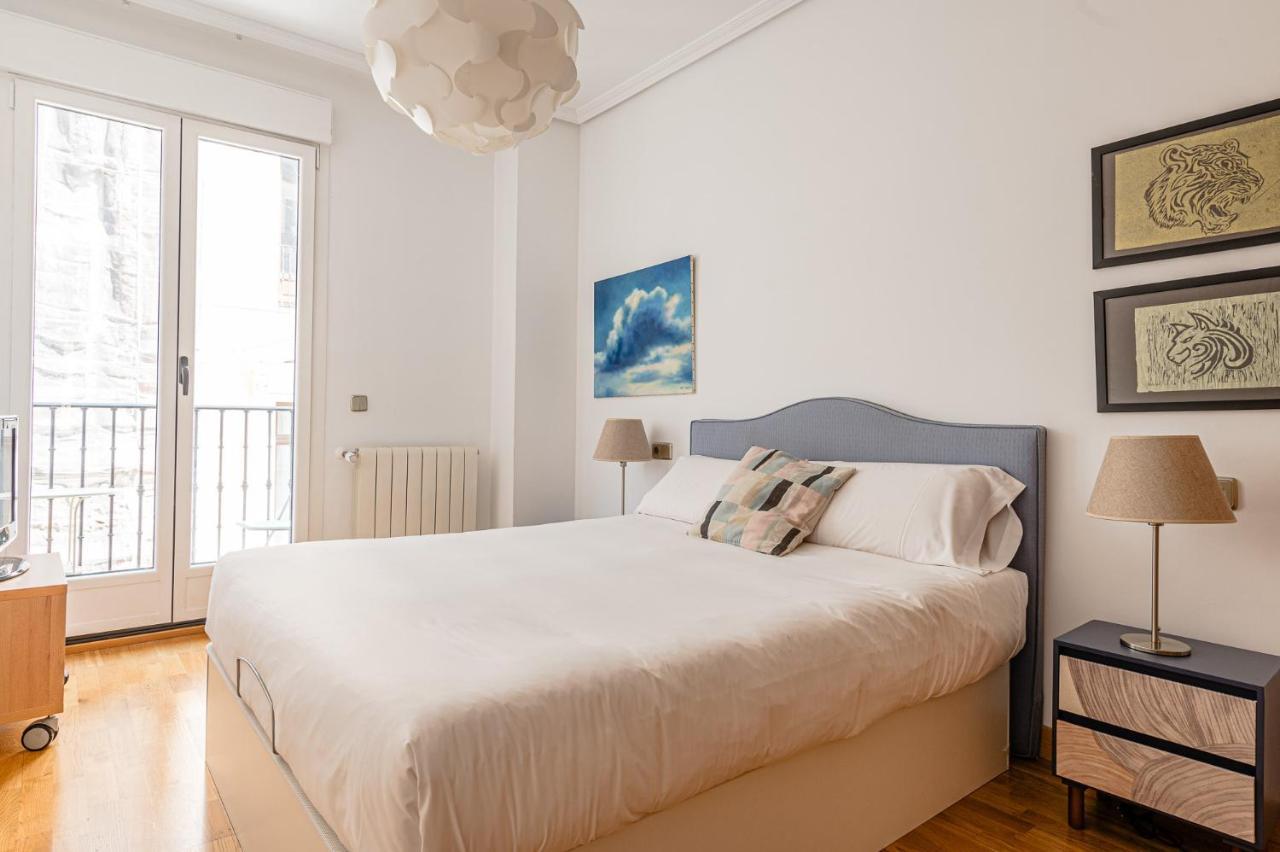 Spacious And Great With Swimming Pool In The Center Of By Sharingco. * Madri