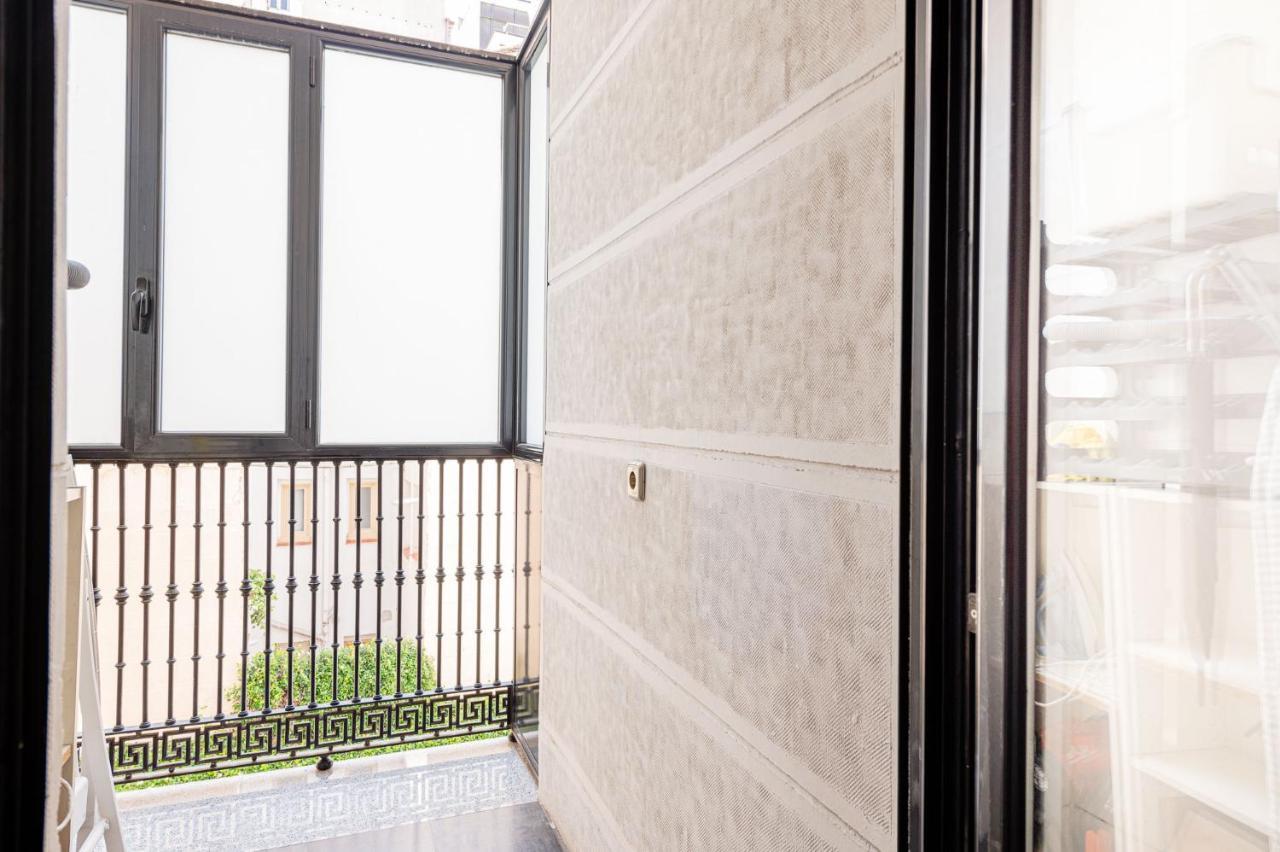 Spacious And Great With Swimming Pool In The Center Of By Sharingco. Madri