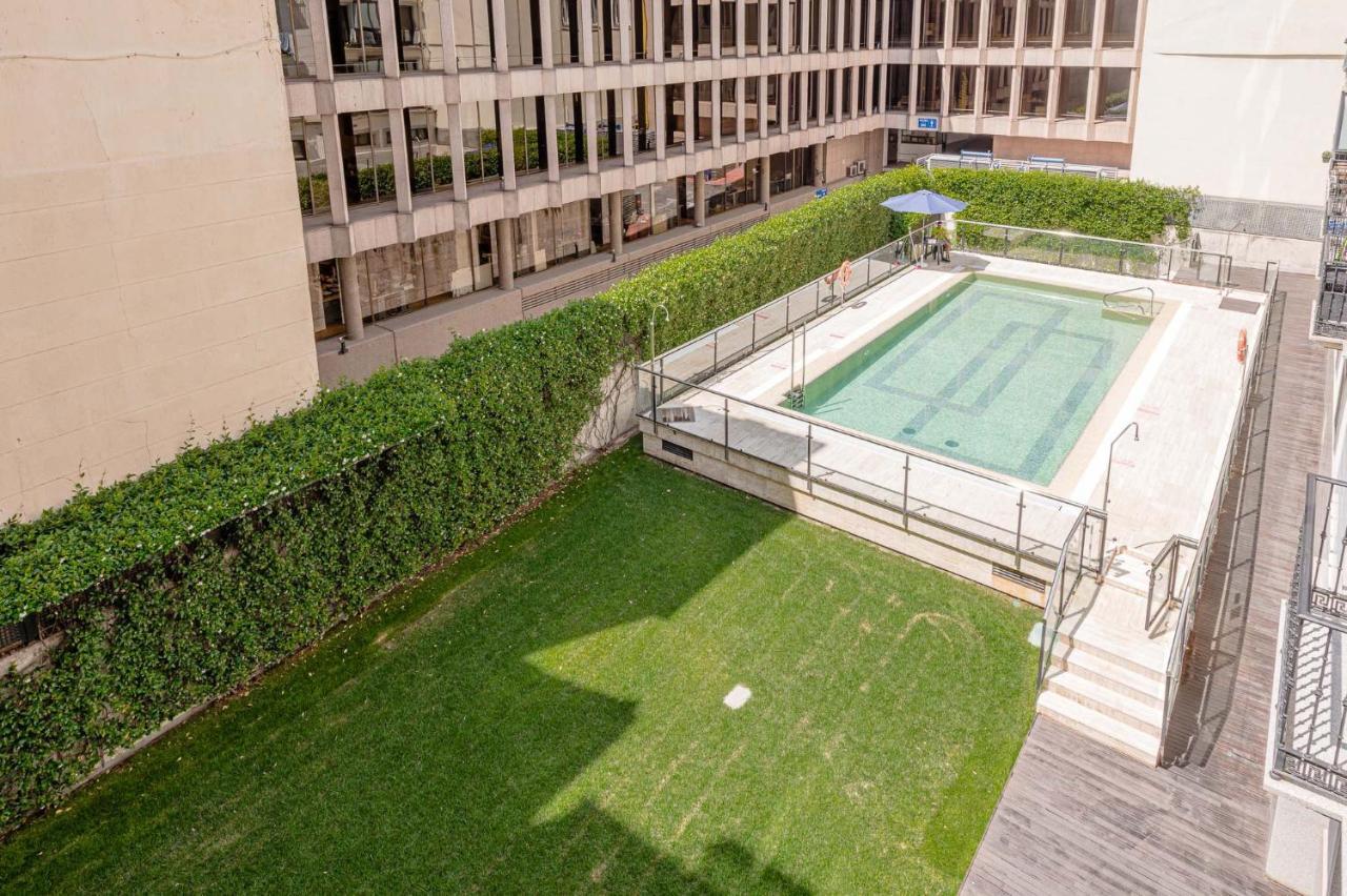 Spacious And Great With Swimming Pool In The Center Of By Sharingco. * Madri