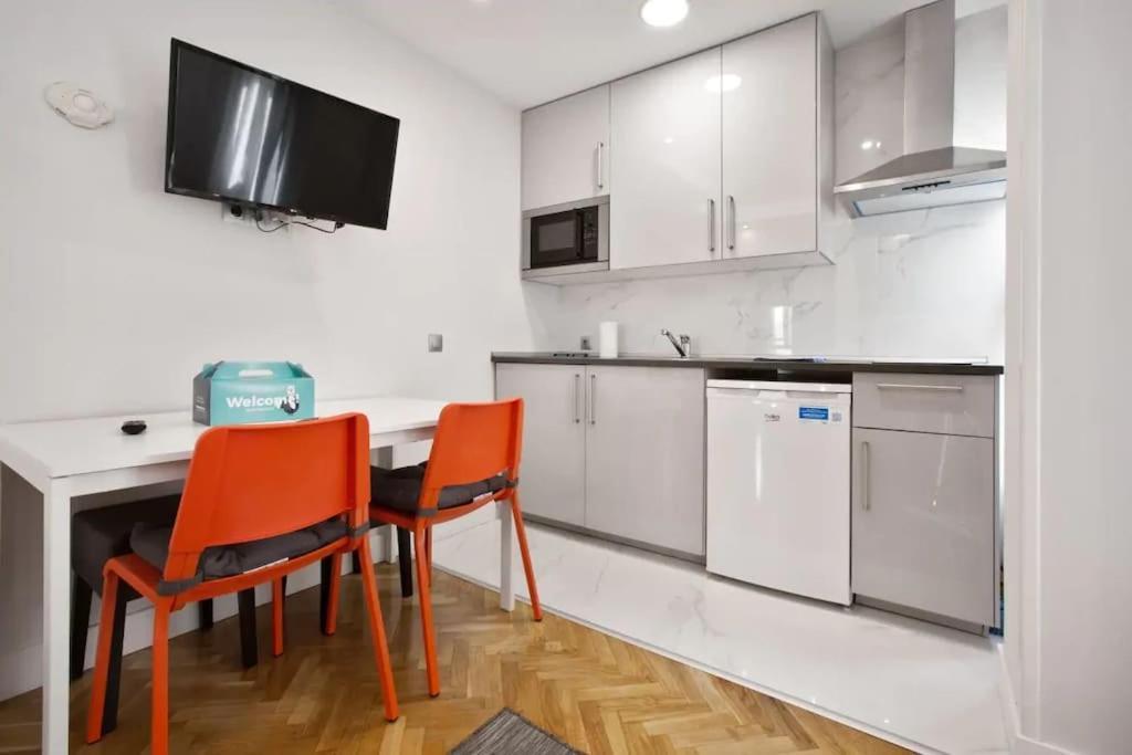 Gran Via By Regalatemadrid Apartment *