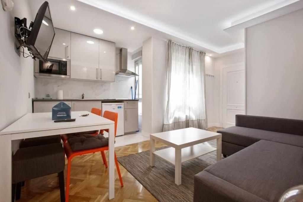 Gran Via By Regalatemadrid Apartment