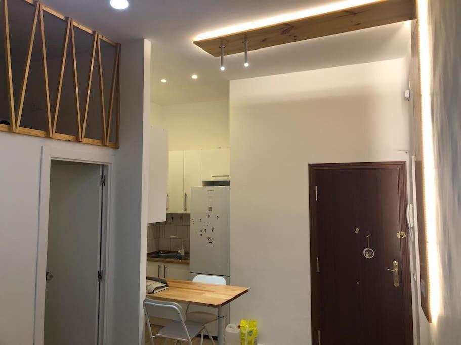 Avda Plaza De Toros, Apartamento Dos Dormitorios Junto A Metro Vistalegre *