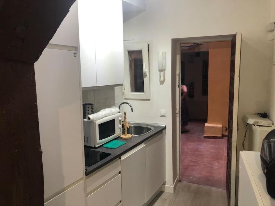 Apartamento Tesorito, Estudio Individual En Malasana, Bajo Pequeno En Calle Del Tesoro Madrid