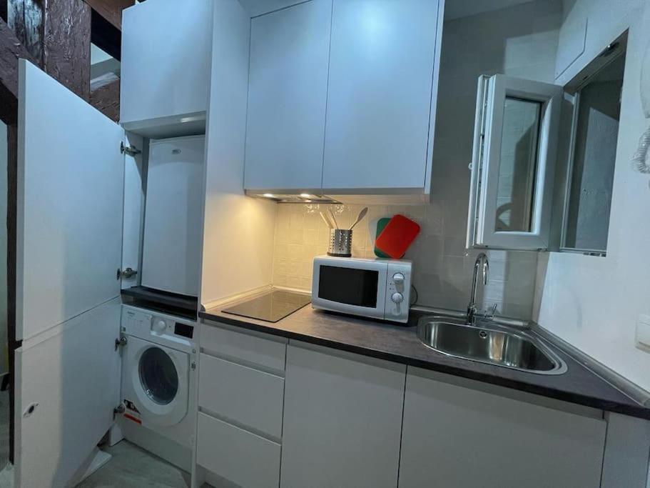 Tesorito, Estudio Individual En Malasana, Bajo Pequeno En Calle Del Tesoro Apartamento