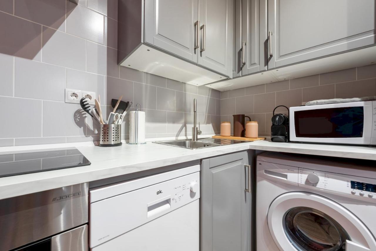 3 Bedrooms 1 Bathroom Furnished - Lavapies- Mintystay * Madrid