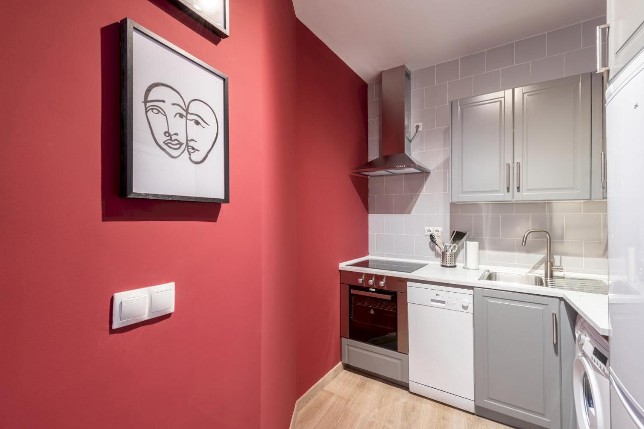 3 Bedrooms 1 Bathroom Furnished - Lavapies- Mintystay * Madrid