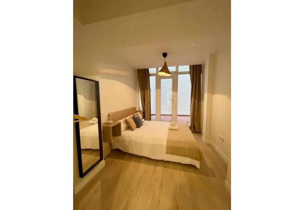 Cool Apt 9 Pax En Plena Plaza De Chueca