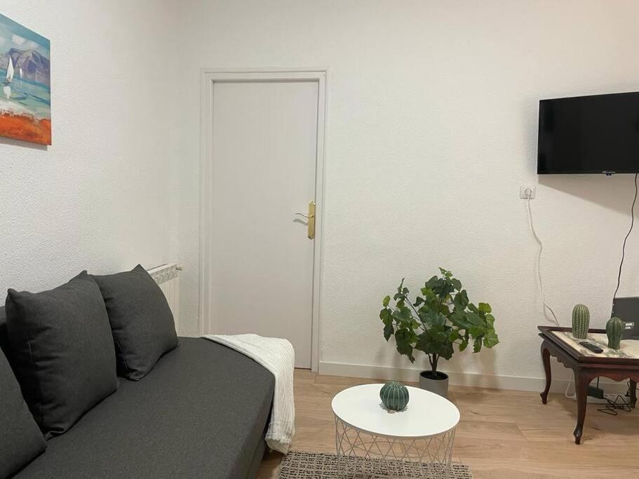 Ar2 Luminoso Piso De 3 Habs Con Balcon Y Wifi Madrid