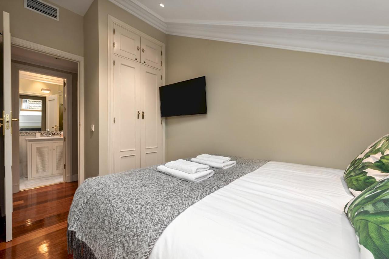 2 Bedrooms 2 Bathrooms- Penthouse- Almagro- Mintystay * Madrid